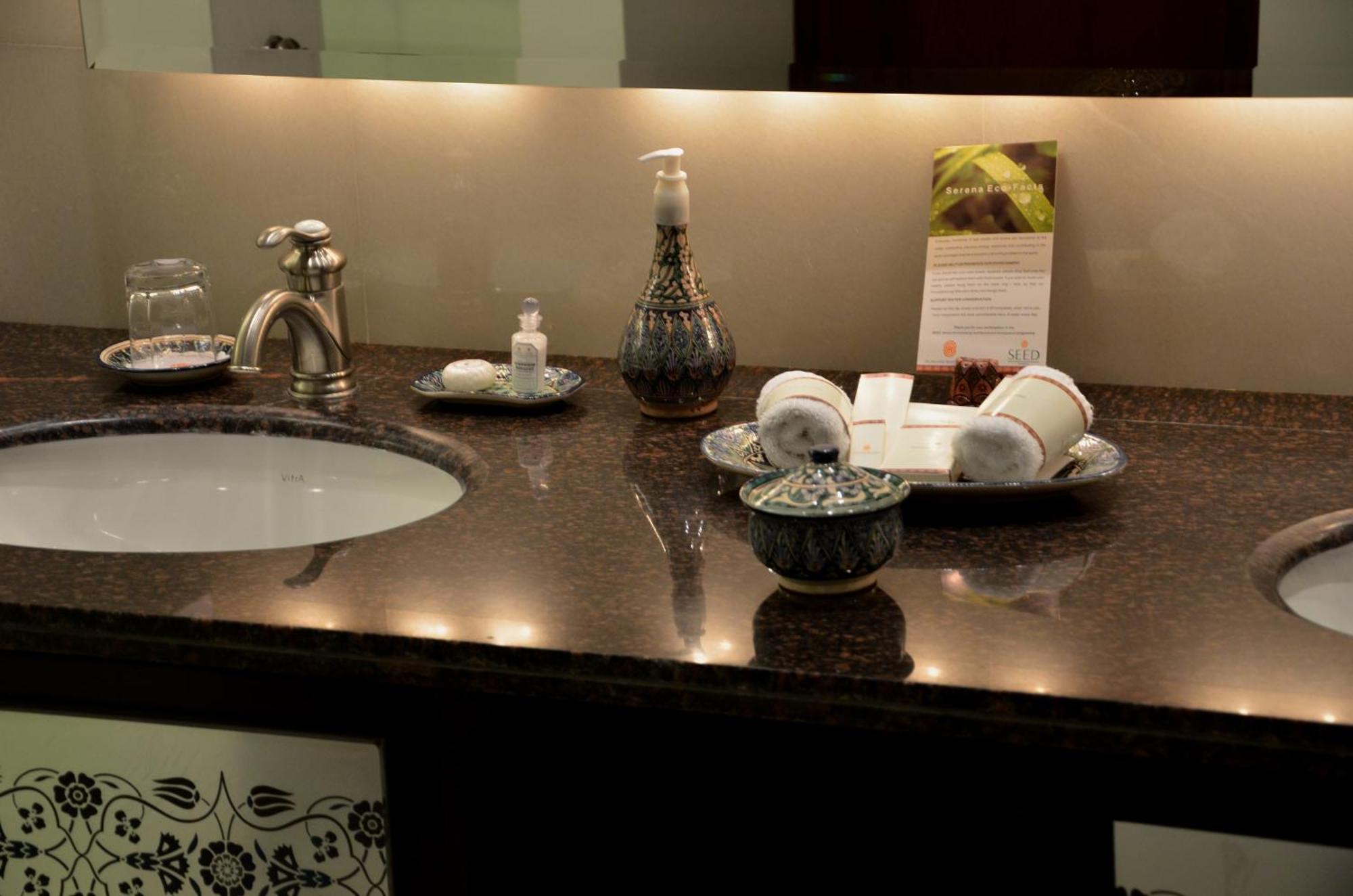 Dushanbe Serena Hotel Habitación foto