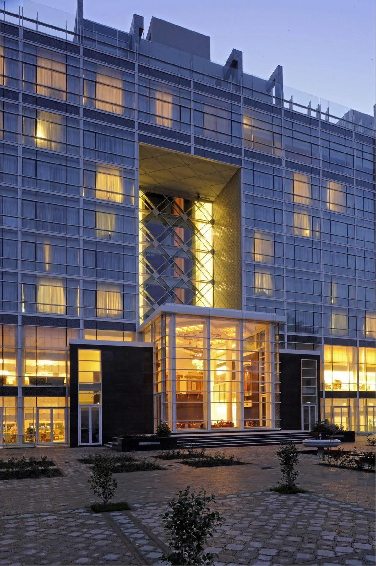 Dushanbe Serena Hotel Exterior foto